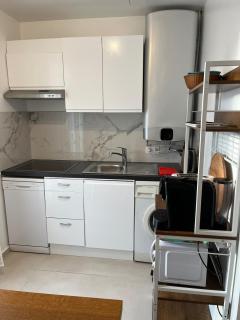 Villa la Désirée ,haut de la villa, entièrement rénovée, 4 étoiles, climatisé, parking privé et 120m2 de jardin - Antibes - 3