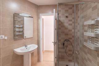 Apartamento Familiar, Terraza con vistas al mar, piscina, pistas de tenis, WiFi y en primera línea de playa - Algarrobo-Costa - 4