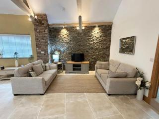 Honeysuckle Barn - 9