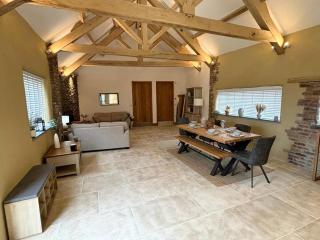 Honeysuckle Barn - 5