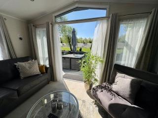 Lakewood Lodge, Free Hoburne Passes, Pet Friendly - South Cerney - 0