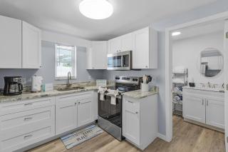 412 Harbor Hideaway- 2BD Cottage, Walk to Times Square! home - Fort Myers Beach - 7