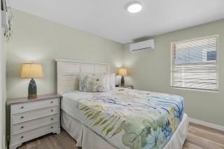 412 Harbor Hideaway- 2BD Cottage, Walk to Times Square! home - Fort Myers Beach - 5