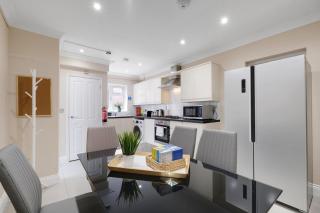 Stylish 4-bedroom, 2-Bathroom Home in Brightside Avenue - 7