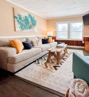 3BR Stay Near the Sand - Waveland - 2
