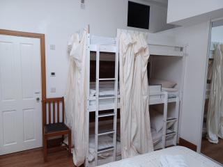Voyage Hostel - Ensuite Family Rooms with shared kitchen - Douglas - 2