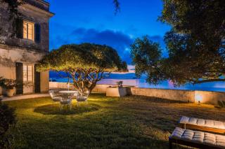 Magnificent Seafront Corfu Villa 5 En-Suite Bedrooms The Durrells House Historic Elegance Modern Luxuries Direct Beach Access Private, - - 9