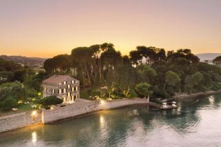 Magnificent Seafront Corfu Villa 5 En-Suite Bedrooms The Durrells House Historic Elegance Modern Luxuries Direct Beach Access Private, - - 7