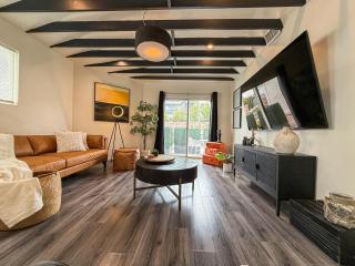 Gateway to Comfort- Modern 1BR Home - MK2 - WB - Los Angeles - 0
