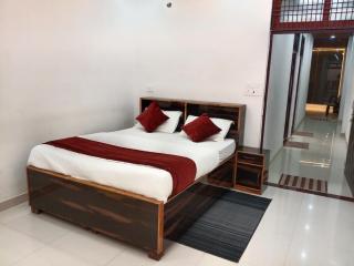 Raghukul Bhawan Guest Room - Ayodhya - 9
