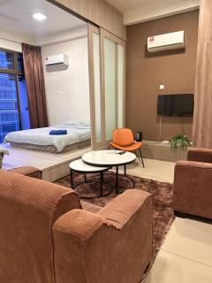 Palazio Serviced Apartment in Mount Austin near Aeon IKEA Toppen HSI - Johor Bahru - 2