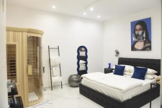 Room 84 - 7