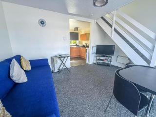 Lovely 5 Berth Chalet In The Coastal Village Of Hemsby Ref 18164B - 8
