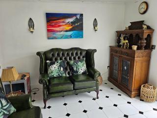 Braveheart Haven: 4BD Retreat with Hot Tub - 1