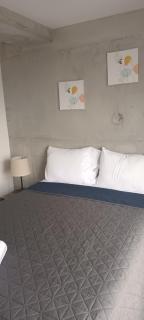 Refuge zone 10 3 bedrooms 2 bathrooms parking laundry - - 3