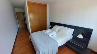 Excelente piso de 3 habitaciones dobles, 2 baños y terraza 30 mts - Narón - 6