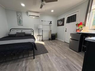Two Homes - Charming Home and Cozy Bungalow - Tulsa - 4