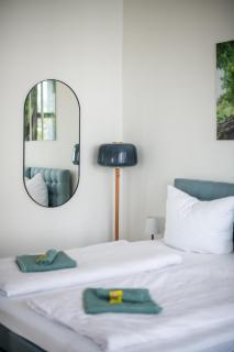 KAISER 04 by ROCKCHAIR Apartments l SUPERHOST Status l 3 Bedrooms Boxspringbeds 2 Bathrooms l Cozy Family & Business Flair 155 sqm 3 Balcony 4th Floor Elevator up to 10 guests welcomes you! - Berlino - 8