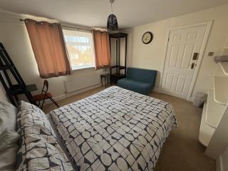 Beaconsfield House, Modern, recently refurbished, self check-in, free parking and near Luton Airport - Luton - 9