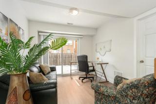 The Mt Pleasant Residence - 'Your Cozy Away-Home' - Brampton - 7