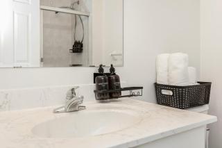 The Mt Pleasant Residence - 'Your Cozy Away-Home' - Brampton - 5