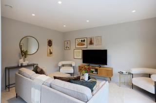 Chic London Living Upscale 2BR Home with Style - Londra - 4