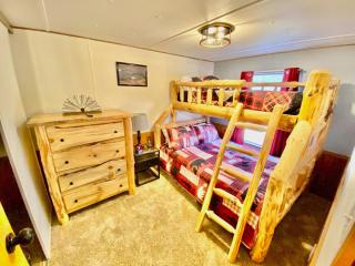 2 Bedroom Logan Ohio Hot Tub - 1