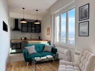 Modern Elegance 1BR with views - 7