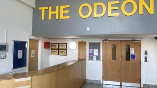 Cozy Entire Apartment with Free onsite Parking, 2-Min Walk to Barking Station - 5