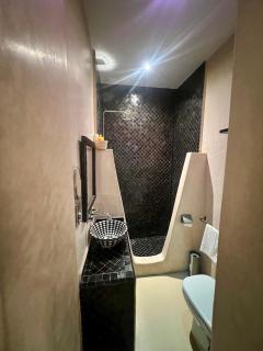 "LE 21", EXCLUSIVE LUXURY DUPLEX 400m FROM JEMAA EL FNA PLACE -HAMMAM-JACUZZI-KOUTOUBIA VIEW-ROOF TERRACE -SPEED WIFI - Marrakech - 4
