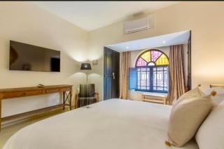 "LE 21", EXCLUSIVE LUXURY DUPLEX 400m FROM JEMAA EL FNA PLACE -HAMMAM-JACUZZI-KOUTOUBIA VIEW-ROOF TERRACE -SPEED WIFI - 3