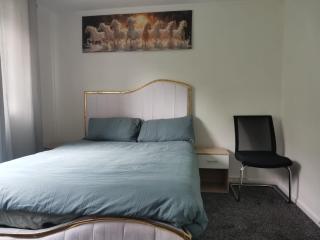 Brendon Rooms Luton Airport - - 8