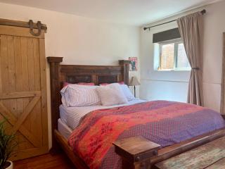 Prickly Pear Unique Studio with bathroom built into the Granite boulders, Amazing Views, Front & back porches, Firepit,Dog friendly - Prescott - 3