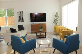 Sleek & Stylish New Build - Austin - 5