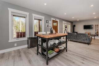 Cozy Retreat w Hot Tub Bruce Peninsula - 1