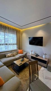 Elegant Apartment & Close to TGV Train Station - Casablanca - 0