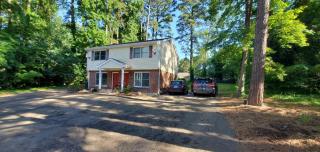 quiet 2 bedroom with fence and fire pit - Raleigh - 8