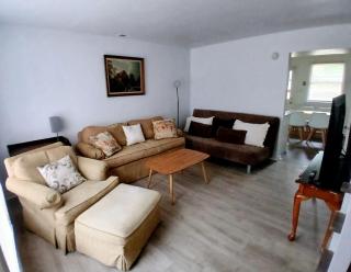 quiet 2 bedroom with fence and fire pit - Raleigh - 3
