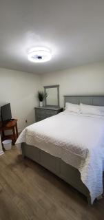 quiet 2 bedroom with fence and fire pit - Raleigh - 1