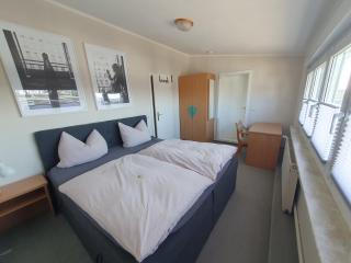 Neumühler Hof- Ferienwohnung "Thomas" 3 Zimmer,3 Bäder mit Dusche, kostenfreie Parkplätze vor dem Haus - Schwerin - 2