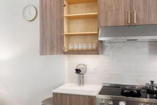 Squire - Prime Location with View & Parking - Seattle - 7