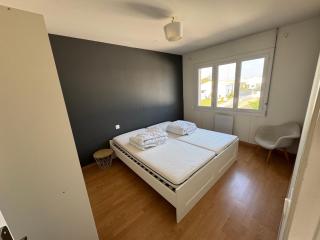Logement 6 couchages, 3 chambres , jardin , parking , fibre , proche port et commerces - 1