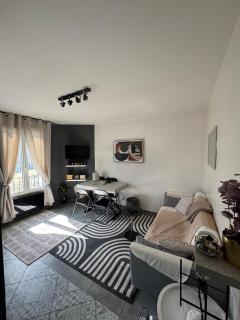 Modern 1BR by Paris Courthouse - Clichy - 0