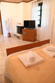Evas Guesthouse - Agioi Theodoroi - 7