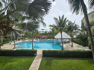Jades Hideaway - Conch Bar - 7