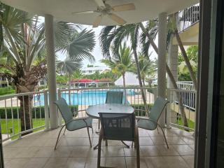Jades Hideaway - Conch Bar - 6