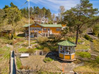 Scenic Waterfront House with Private Dock - 9