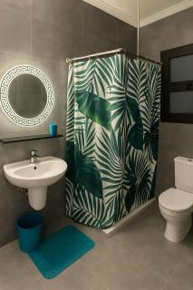 Modern Chalet in Port Said with Stunning City and Garden Views - 3