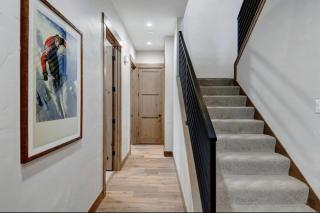 4BR Winter Park Oasis - Sleeps 9 - Ski-In and Hot Tub - 5