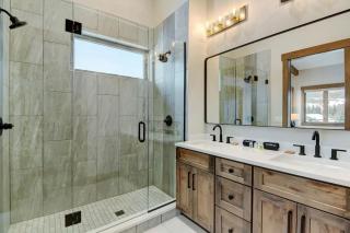 4BR Winter Park Oasis - Sleeps 9 - Ski-In and Hot Tub - 4